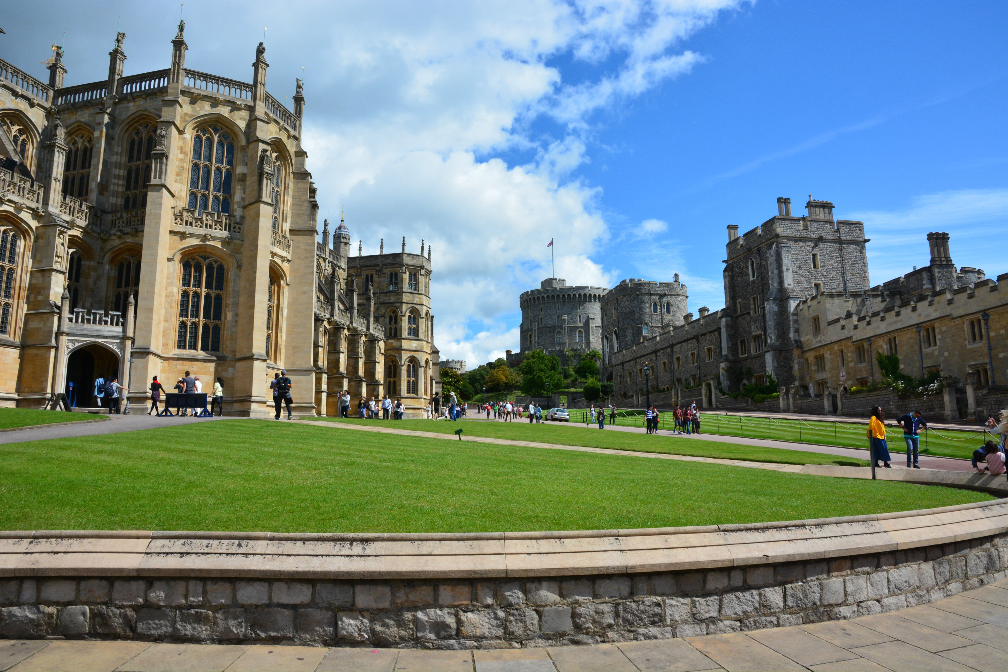  p>温莎城堡 i>(英语:windsor castle) /i>位于英国 a target="_blank