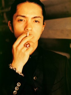 HYDE（日本男歌手、摇滚乐队彩虹乐队主唱）_百度百科