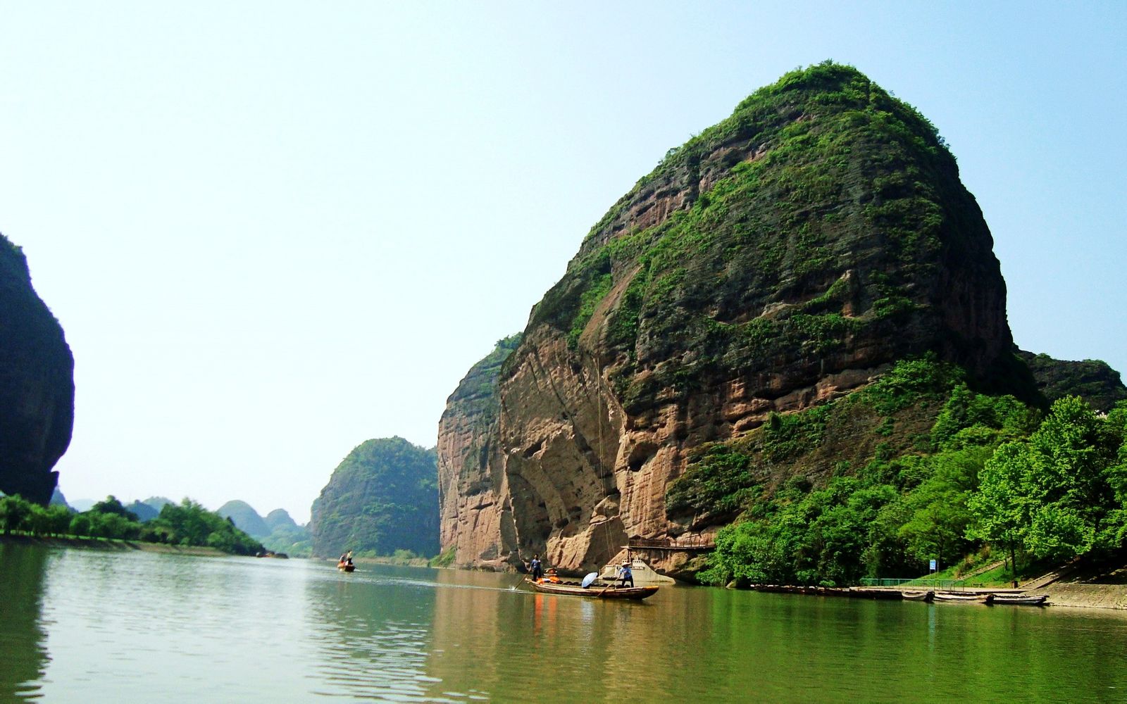  p>龙虎山位于江西省 a href="#">鹰潭 /a>市西南20公里处.