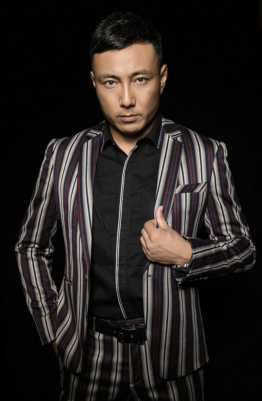 毕业于西安戏剧专修学院,中国内地影视男演员