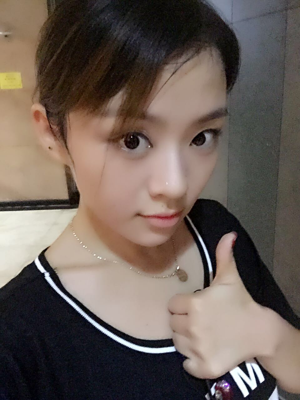  p data-id="gnyuxvzugi">王艺霖,1991年4月13日出生,中国内地女歌手