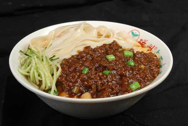  p>磁州卤面又称拽面,是我国冀南磁州一带民间风味小吃. /p>