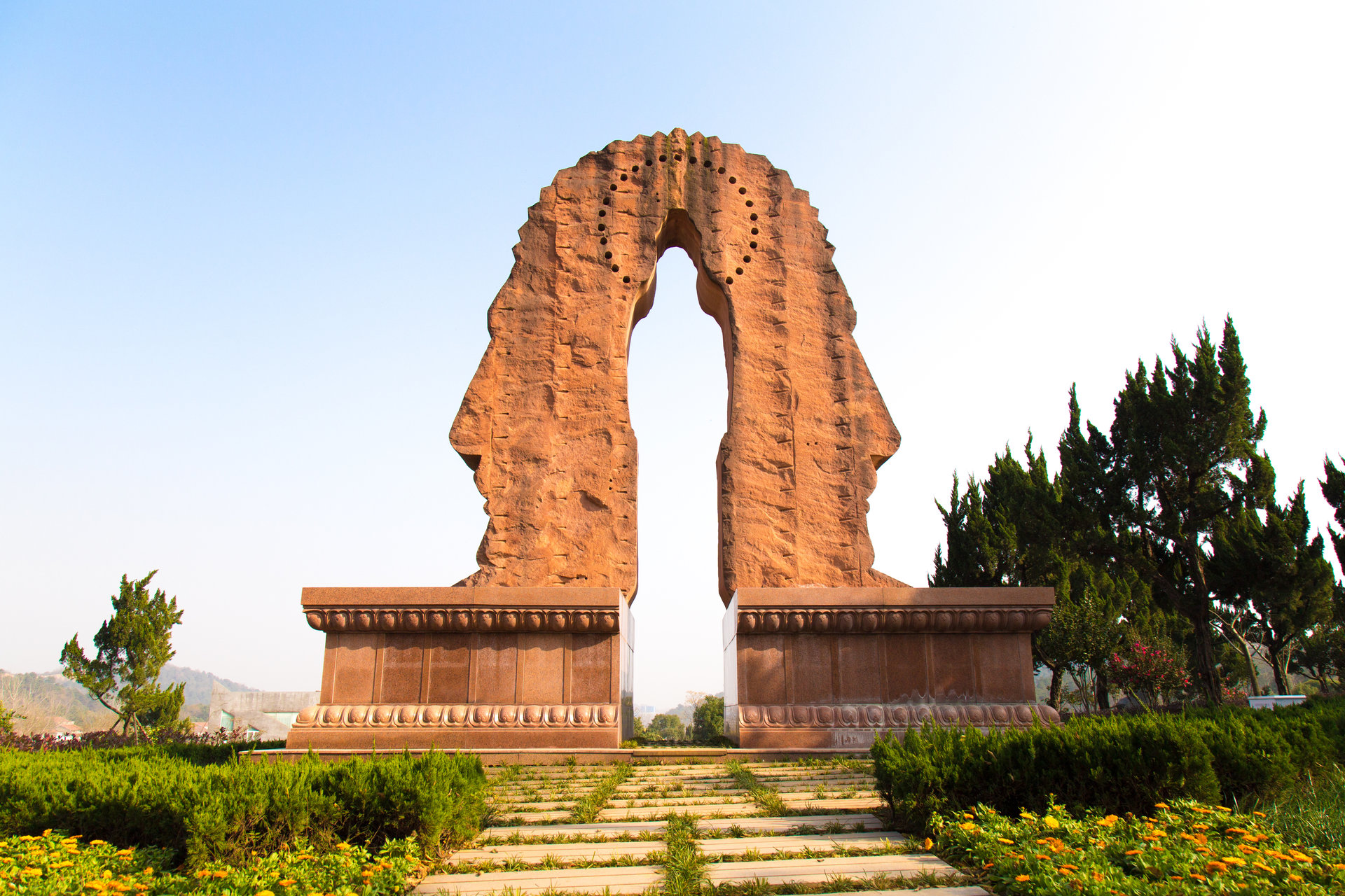  p data-id="gnaxtev5ht">武汉八叠山生命公园位于 a target="_blank"