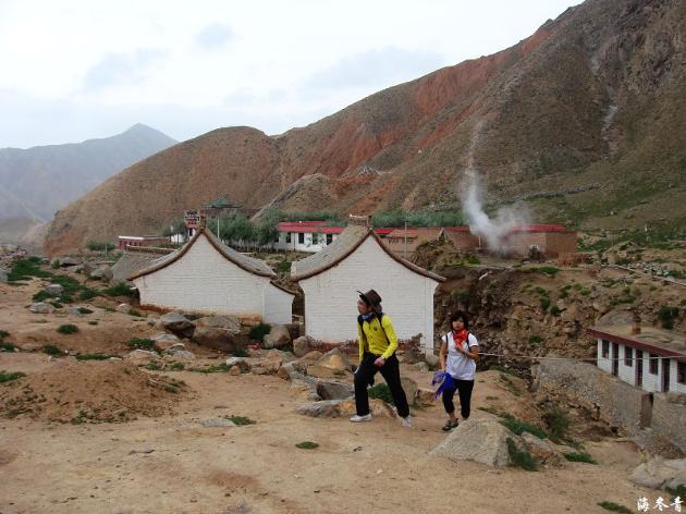 id="159">温泉 /a>位于贵德县城西南约15公里的多拉山下的扎仓山沟