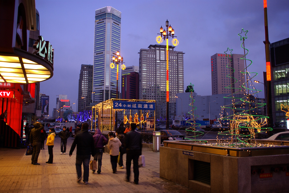  p>青泥洼桥,位于辽宁省大连市东部,大连商业中心之一.