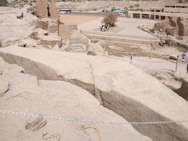 ="gn5knl0z95">距阿斯旺市区仅两公里的地方有一个古埃及的采石场遗址