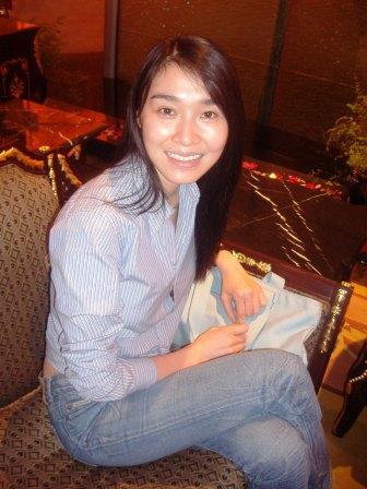  p>陈丽娜,1980年3月24日生于四川省自贡市,中国解放军艺术学院毕业