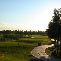 金色河畔高尔夫学校