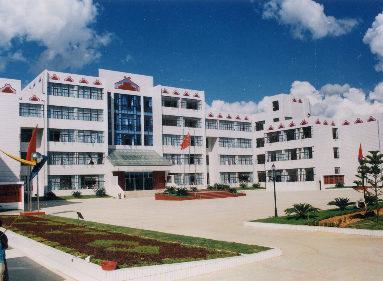  p> a href="#">临沧市 /a>民族中学创建于1997年,又名临沧市第三中学