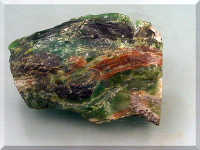  p>蛇纹石是一种含水的富镁 a href="#" data-lemmaid="4879462">硅酸