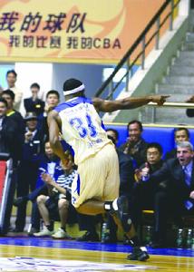 id="4983231">跑轰 /a>",指的是以高速流畅的轮转运动为主要战术特点