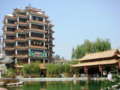 龙脉温泉度假村,位于 a target="_blank" href="/item/北京昌平小汤山