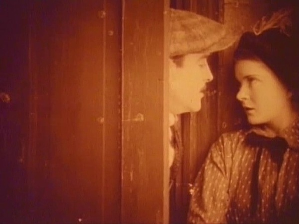  p>《党同伐异》是美国triangle影业制作发行的197分钟剧情影片.