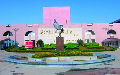  p data-id="2052776">丰县初级中学创建于1923年,占地180余亩.