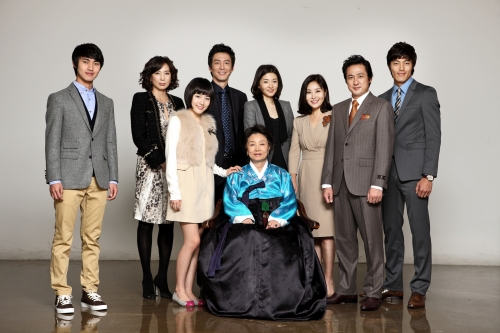  p>《暴风的恋人》是韩国mbc电视台于2010年11月17日首播的日日剧.