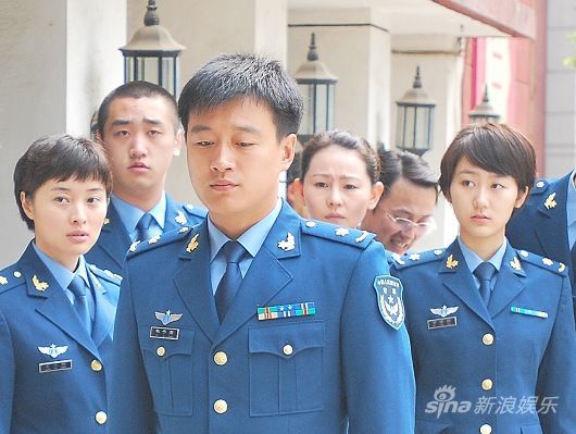 歌手,毕业于 a target="_blank" href="/item/上海戏剧学院/1736818"