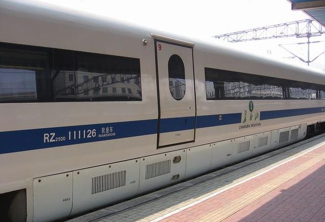  p>动车,全称动力车辆,是指轨道交通系统中装有动力装置的车辆,包括 a