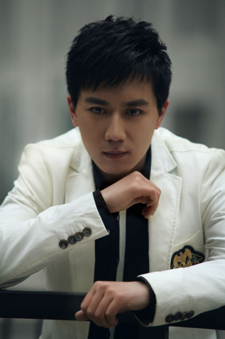  p>张嘉,又名张镓麟,1984年4月2日出生于山东省