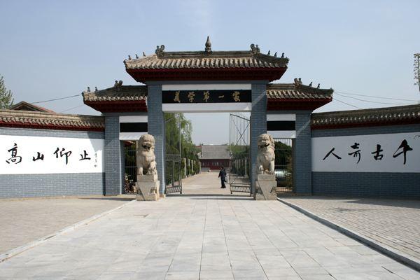 身为文盲乞丐却被后世立碑列传，凭借一己之力建立三所义学_百科TA说