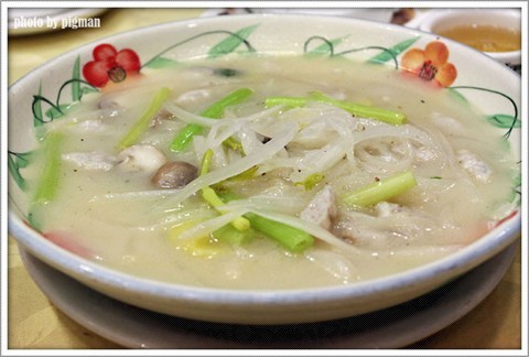  p>白萝卜丝煮鱼是一道菜肴,主要食材是 a href="#" data-lemmaid="