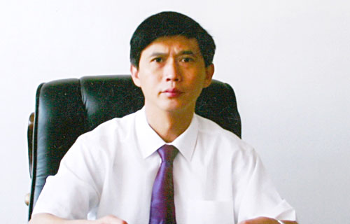 中学特级教师,现任<a target="