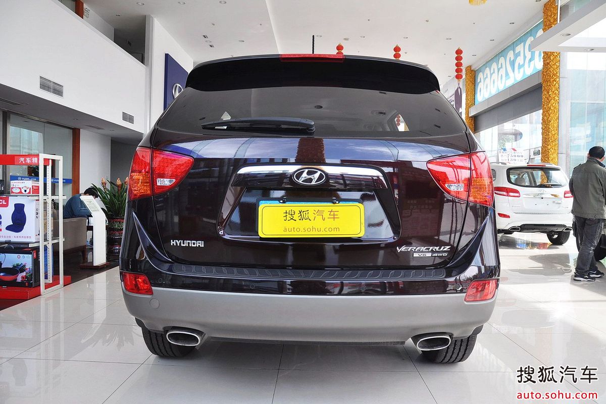  p>现代维拉克斯是一辆进口汽车,该车外观整体线条圆润,柔和,综合油耗