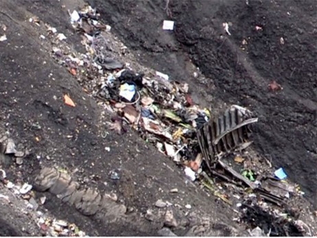  /a>型客机在法国东南部的阿尔卑斯山脉南麓海拔约2000米积雪山区坠毁