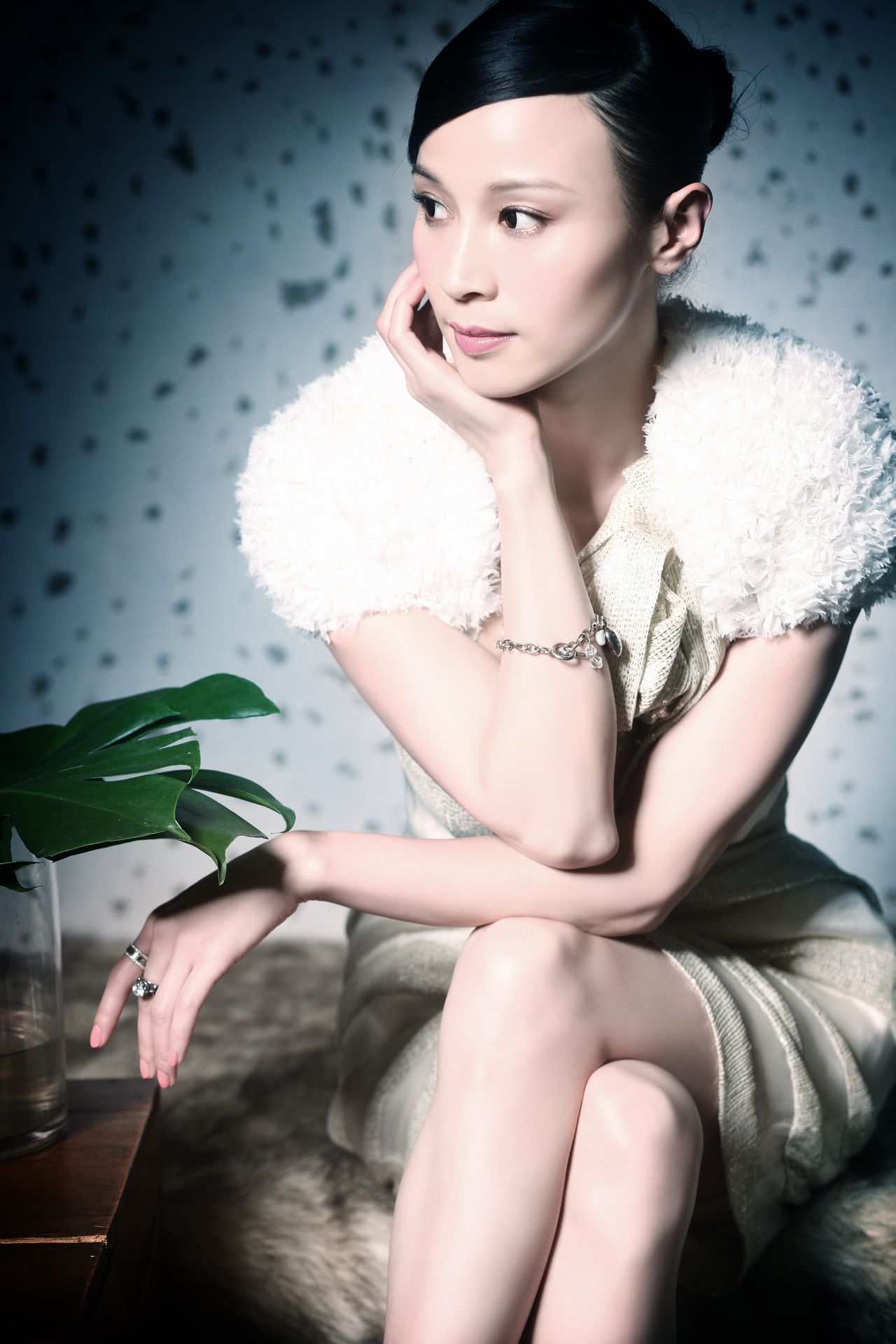 于浙江省金华市浦江县,毕业于浙江省艺术学院越剧表演班,中国女演员