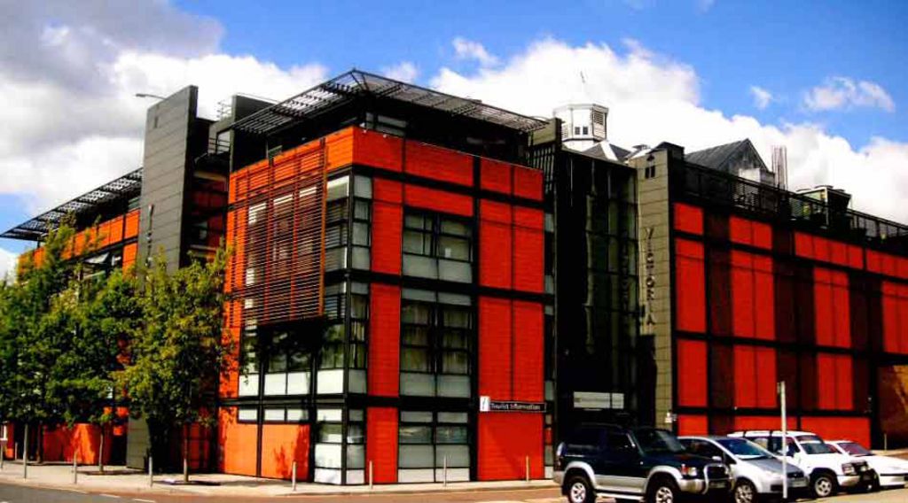 university 又译斯塔福德郡大学,斯坦福郡大学),位于有英国之心称谓的