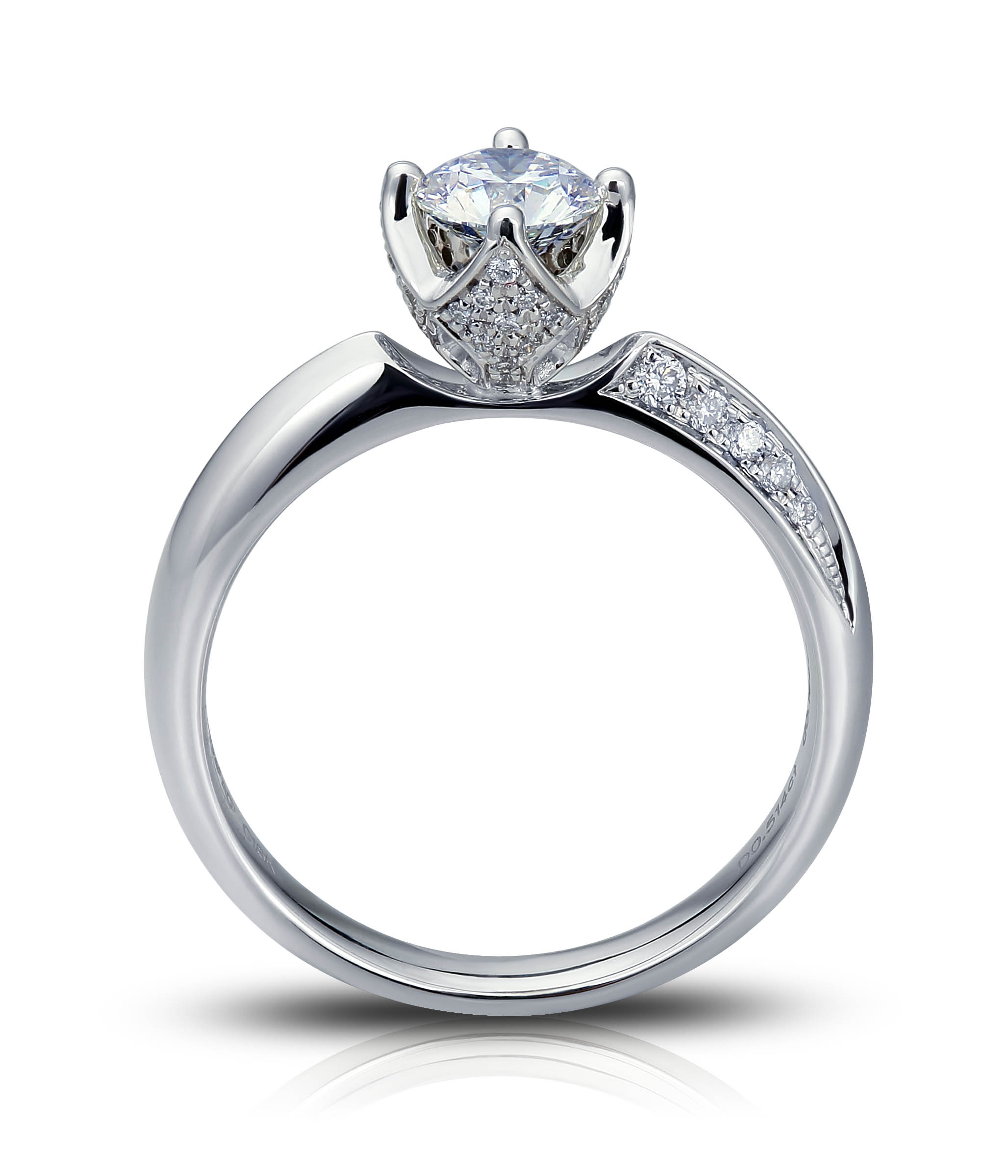 传承比利时550年钻石文化与优质切工技艺,全球顶级大师团队呕心力作