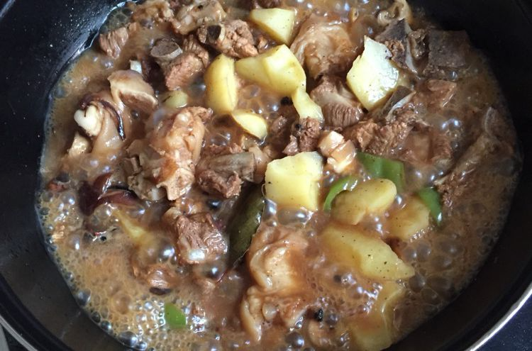 香菇土豆炖排骨
