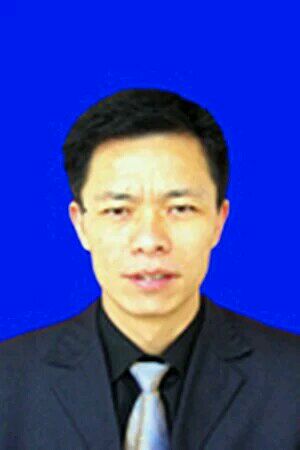 贵州省安顺市东关中学校长兼党支部书记他高中毕业后回乡当民办教师