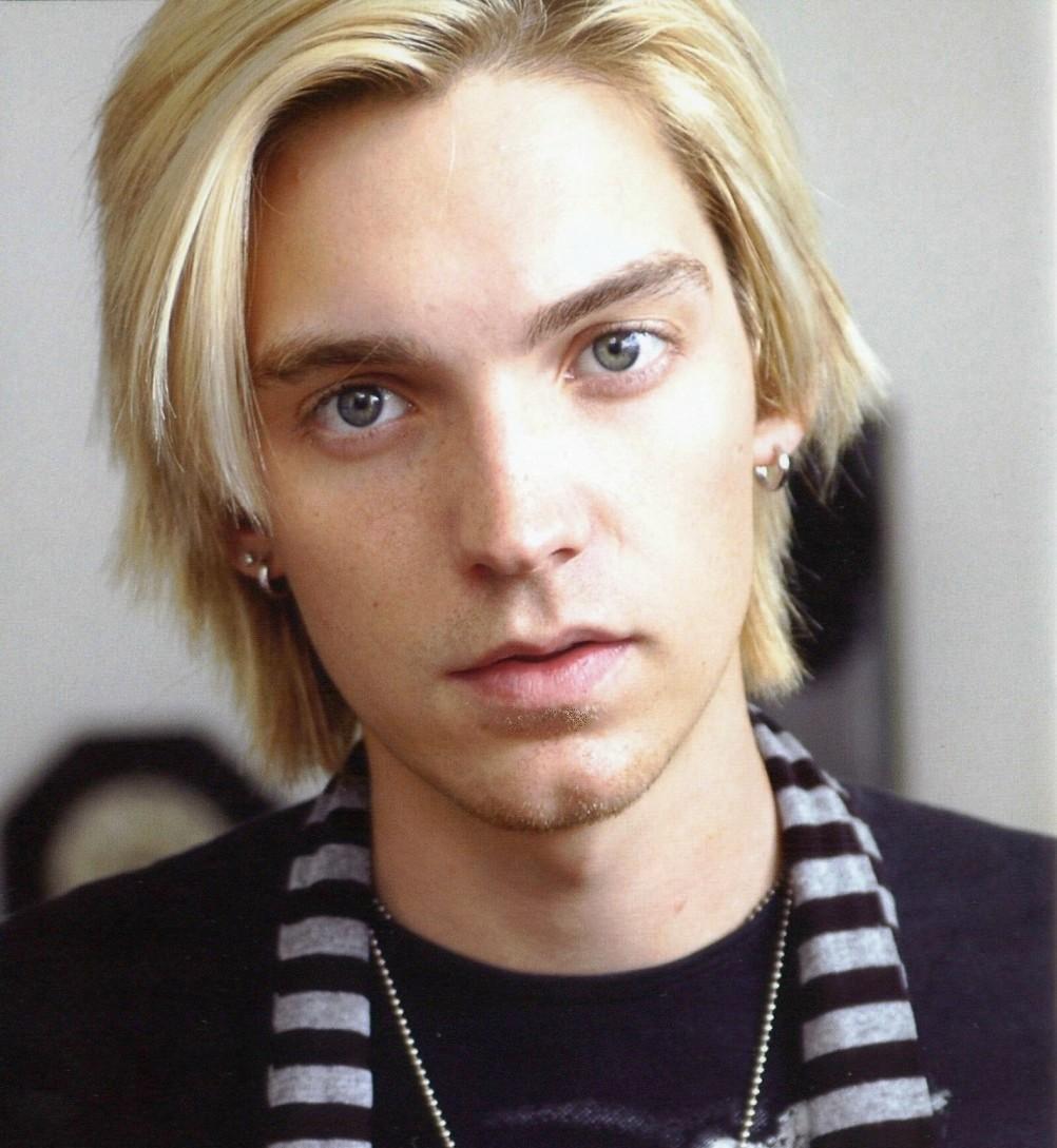  p>《only one》是 a target="_blank" href="/item/alex band