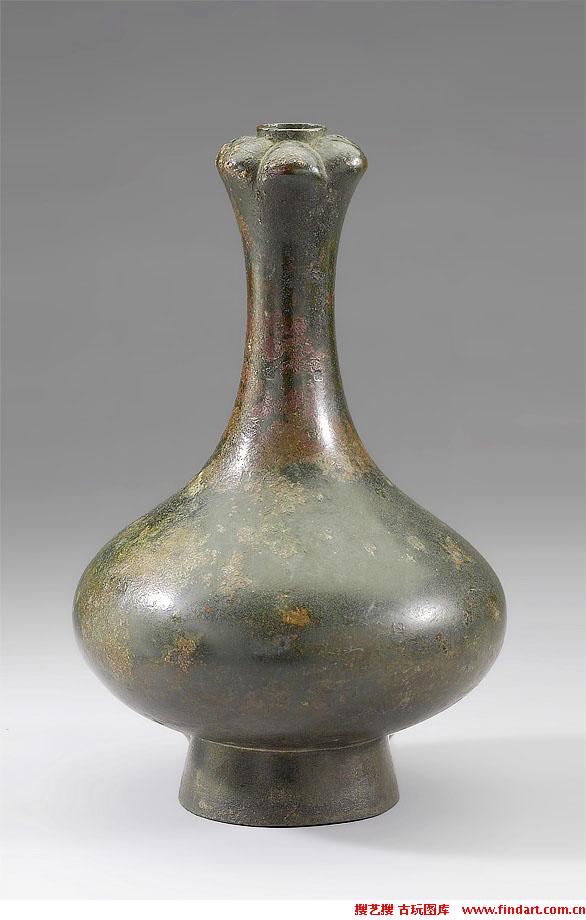  p>汉蒜头口素瓶,蒜头瓶也称蒜头壶,源出陜西秦地,战国经秦迄西汉盛行