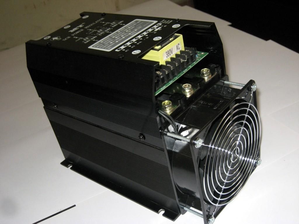  p>调整器(regulator),调功器,是一种以可控硅(电力电子功率器件)为