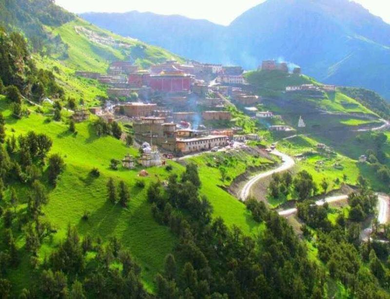  p data-id="gnawoskt6z">达那寺位于玉树囊谦县境内,是藏区最著名的