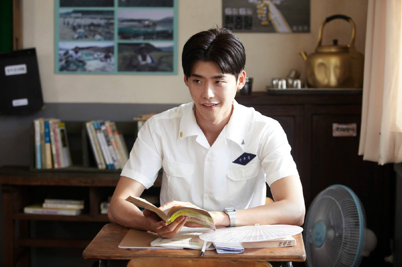 青春电影,由李延宇执导, a target="_blank" href="/item/李钟硕