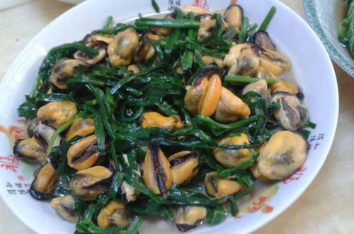  p>韭菜炒淡菜是以 a target="_blank" href="/item/韭菜/478849"