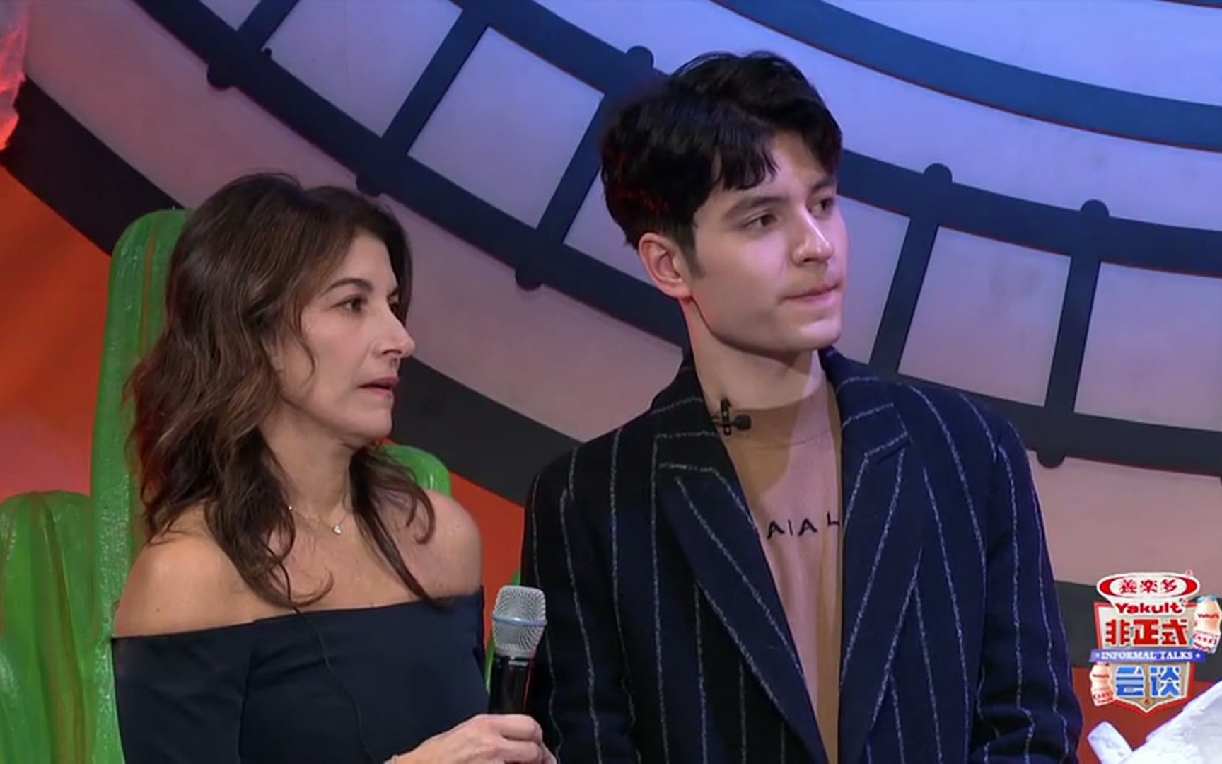  p>《非正式会谈第六季》是一档外国人用中文搞事情(siao)的文化访谈