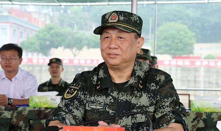 男,中共党员,云南澄江人,1979年11月入伍,中国人民武装警察少将警衔