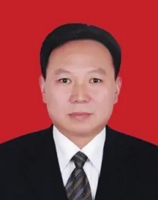 2015年7月挂职任中共岷县县委副书记,协助县委分管领导分管全县 a