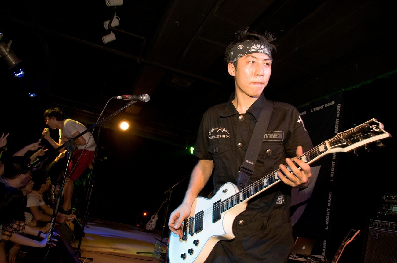 x1cwb">郑仕伟, a target="_blank" href="/item/左右乐队/3115933"