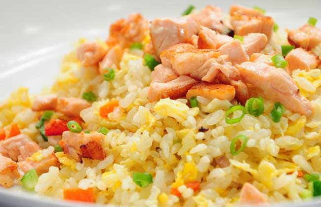 鲑鱼炒饭
