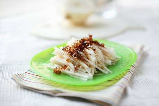  p data-id="go4fne61vo">凉拌梨丝是一道以梨为主要食材,金糕,白砂糖