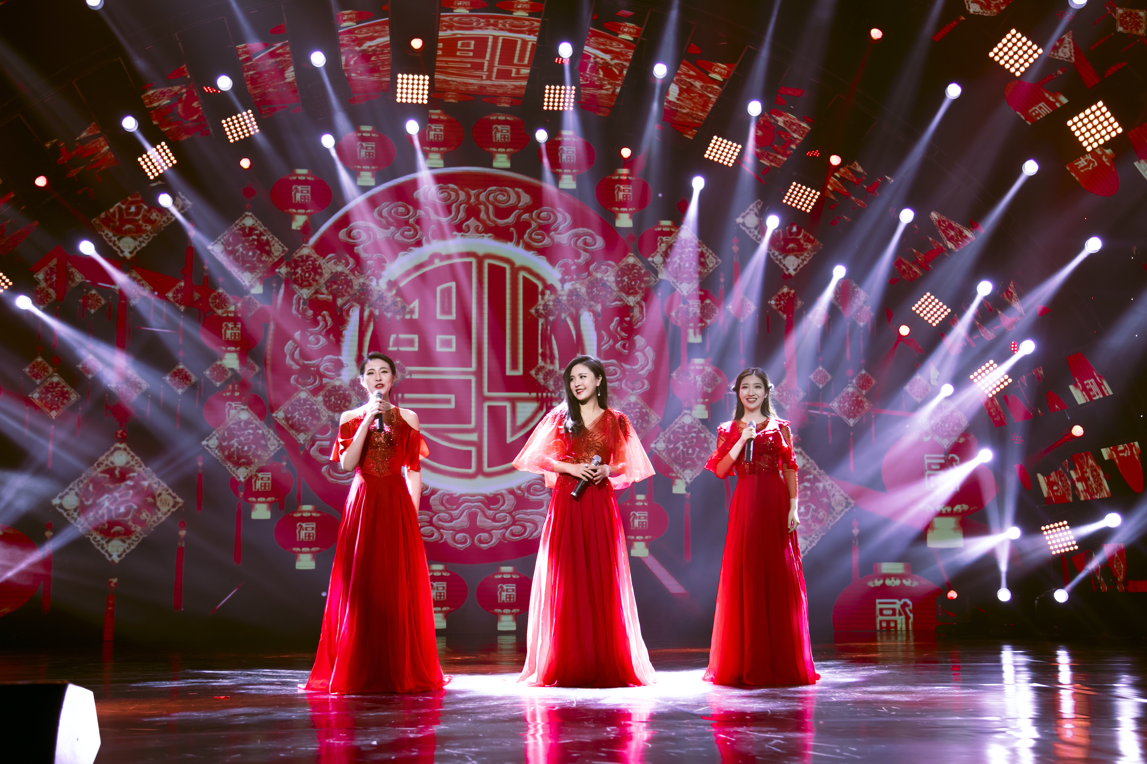  p> a href="#" data-lemmaid="6253057">黑鸭子演唱组合 /a>成立于