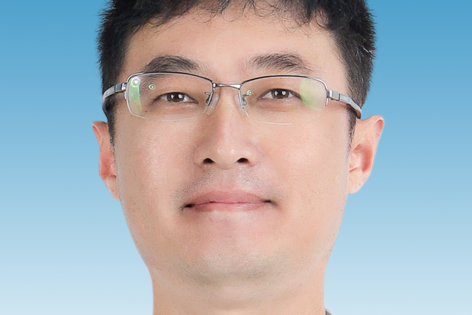 现任东港区涛雒镇党委副书记,镇长.