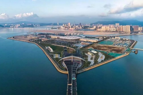 data-lemmaid="494773">珠海 /a>拱北湾南侧的珠澳口岸人工岛,是 a