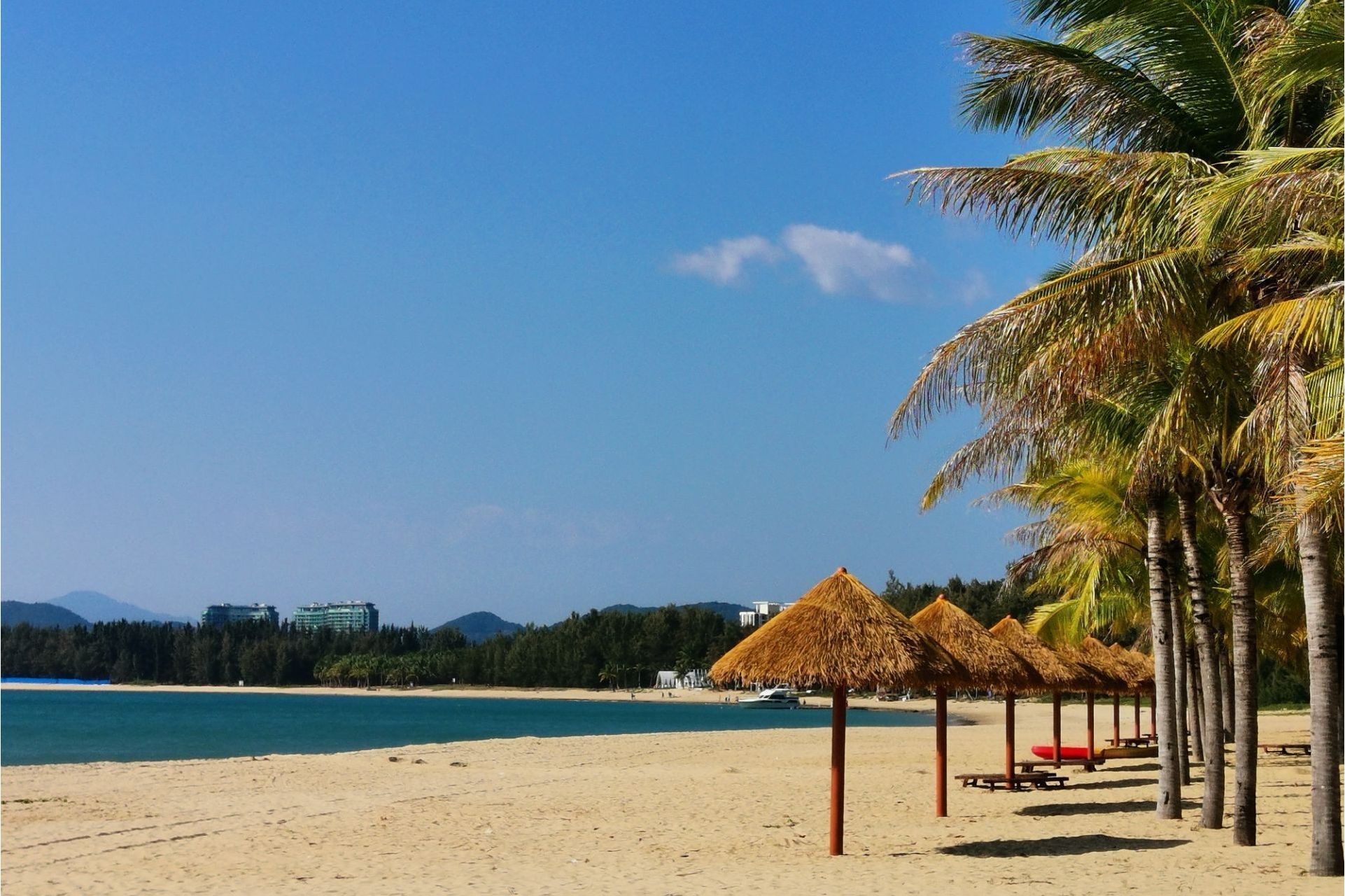  p>土福湾景区位于海南省陵水的南端,东至万福村,与三亚市海棠湾接壤