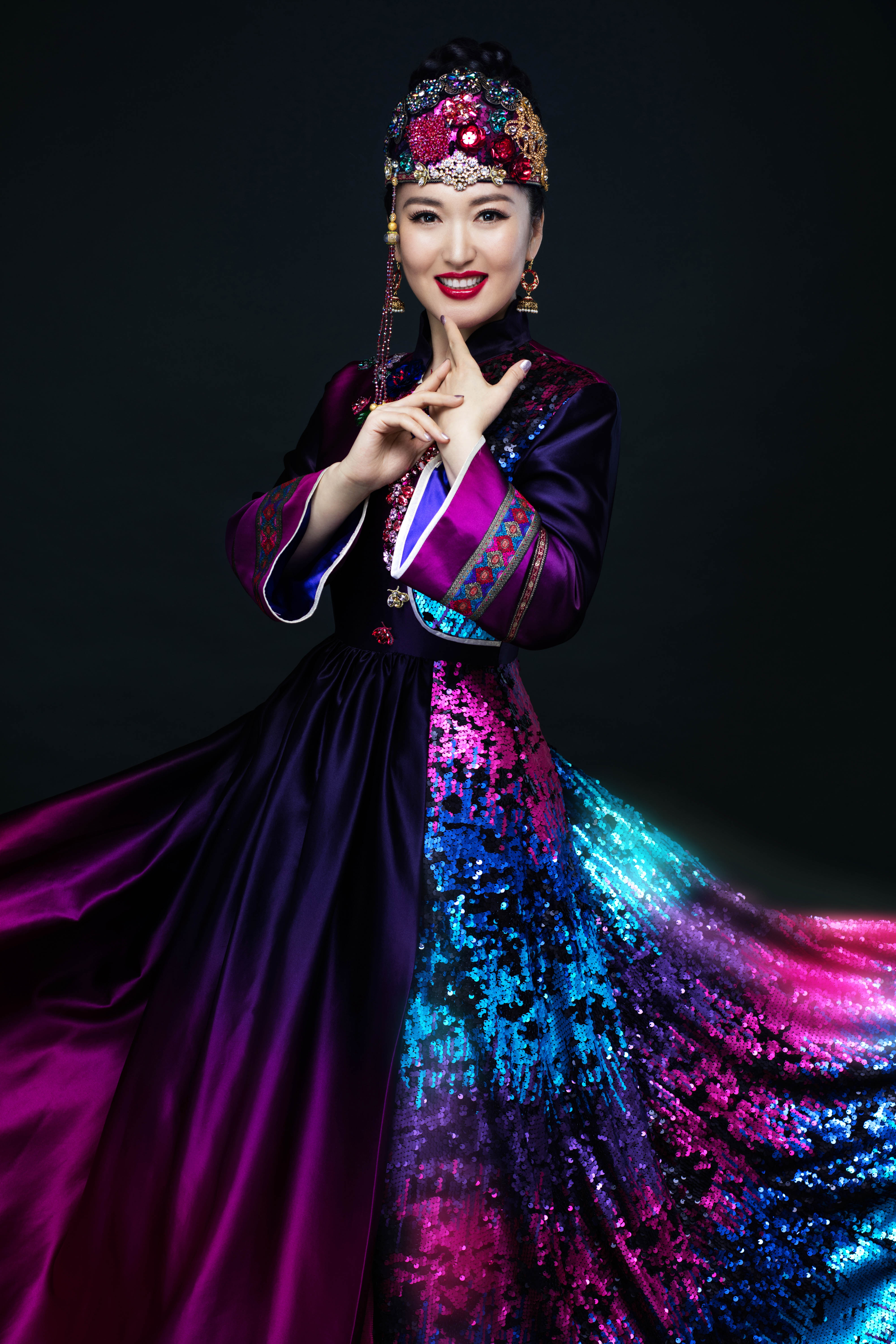  span class="ref" data-ctrid="sn7kaw6hcxkn">达斡尔族女高音歌唱家