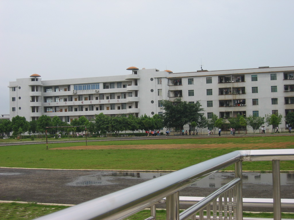  p data-id="gnbhoc32j0">贵港市覃塘街道第三初级中学(简称覃塘三中)